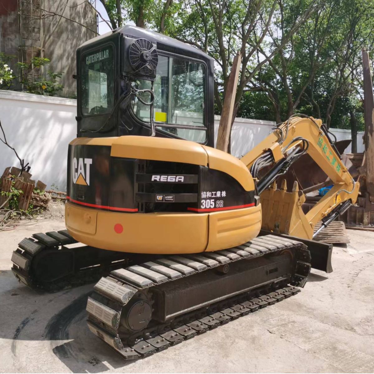 — Caterpillar 305