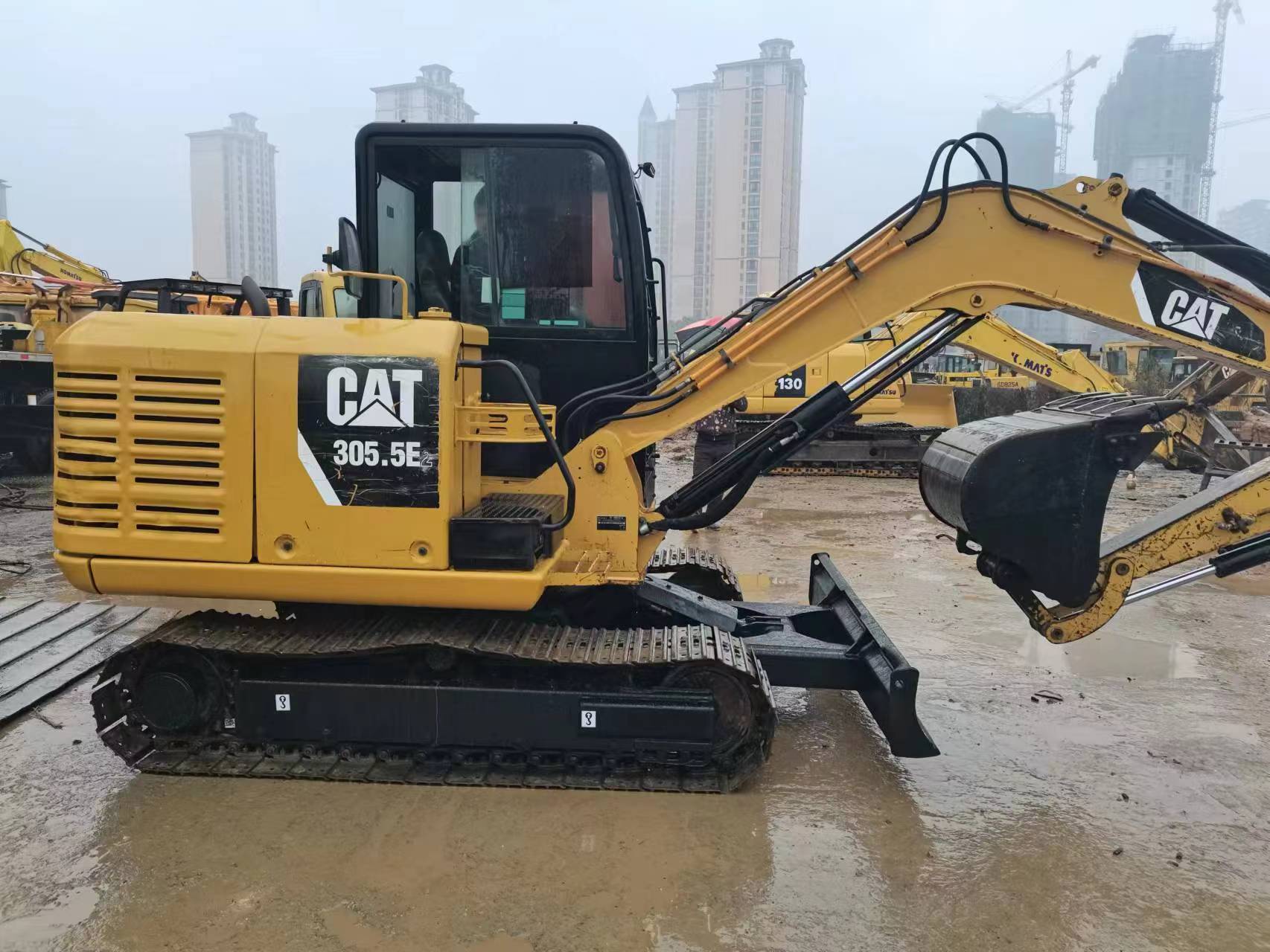 — Caterpillar 305.5E, used excavator for export from China
