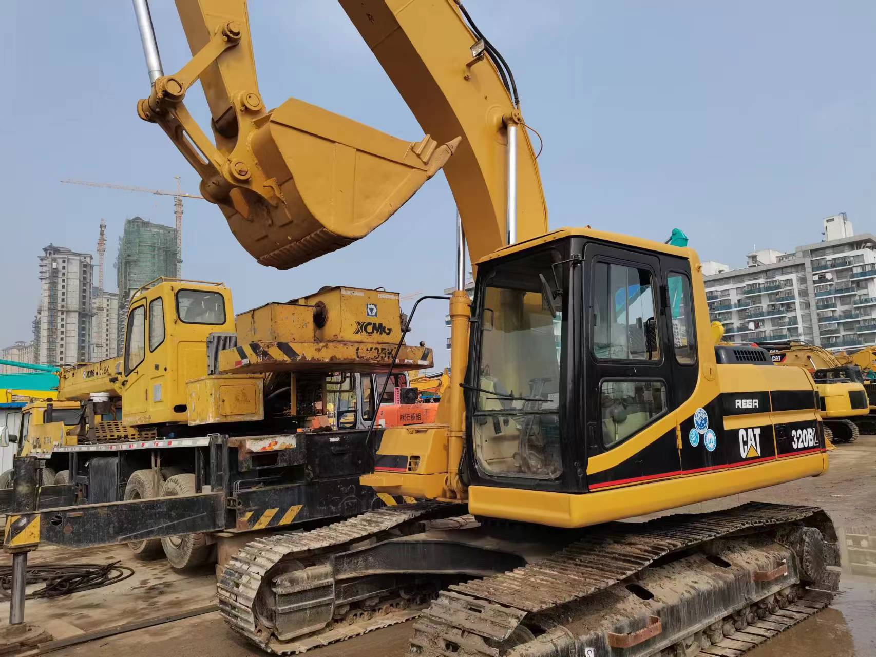 — Caterpillar 320B detail photo 2