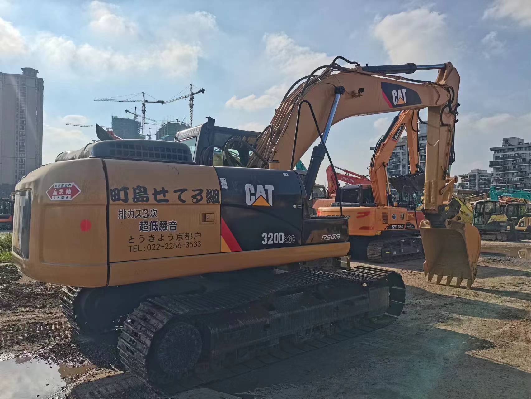 — Caterpillar 320D detail photo 2