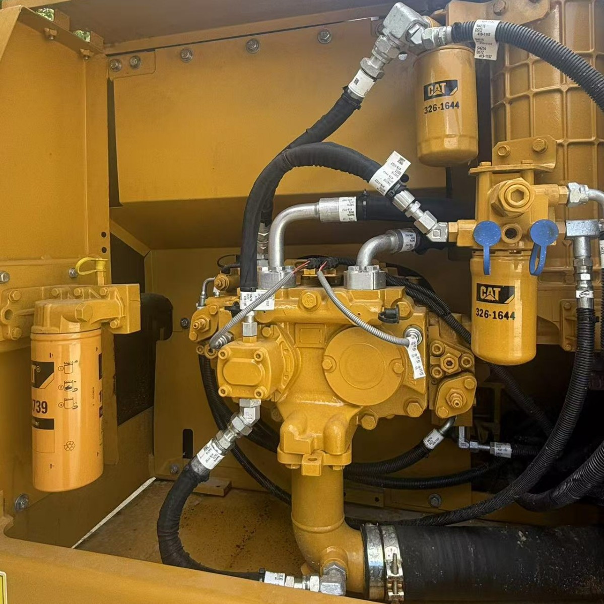 — Caterpillar 320D2 detail photo 2