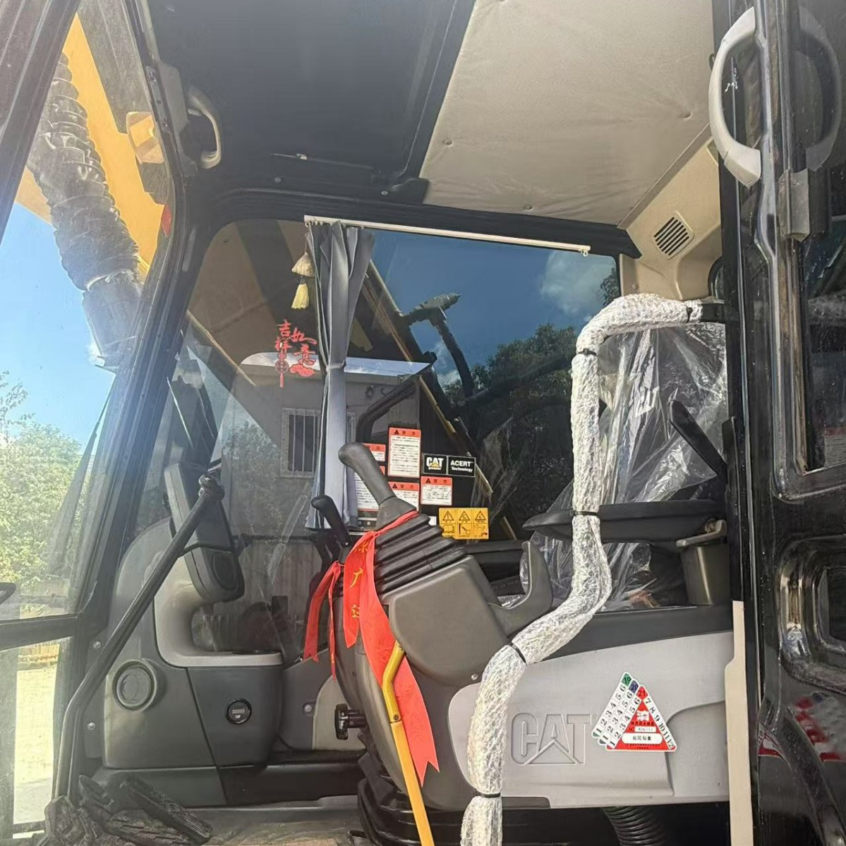— Caterpillar 320D2 detail photo 3