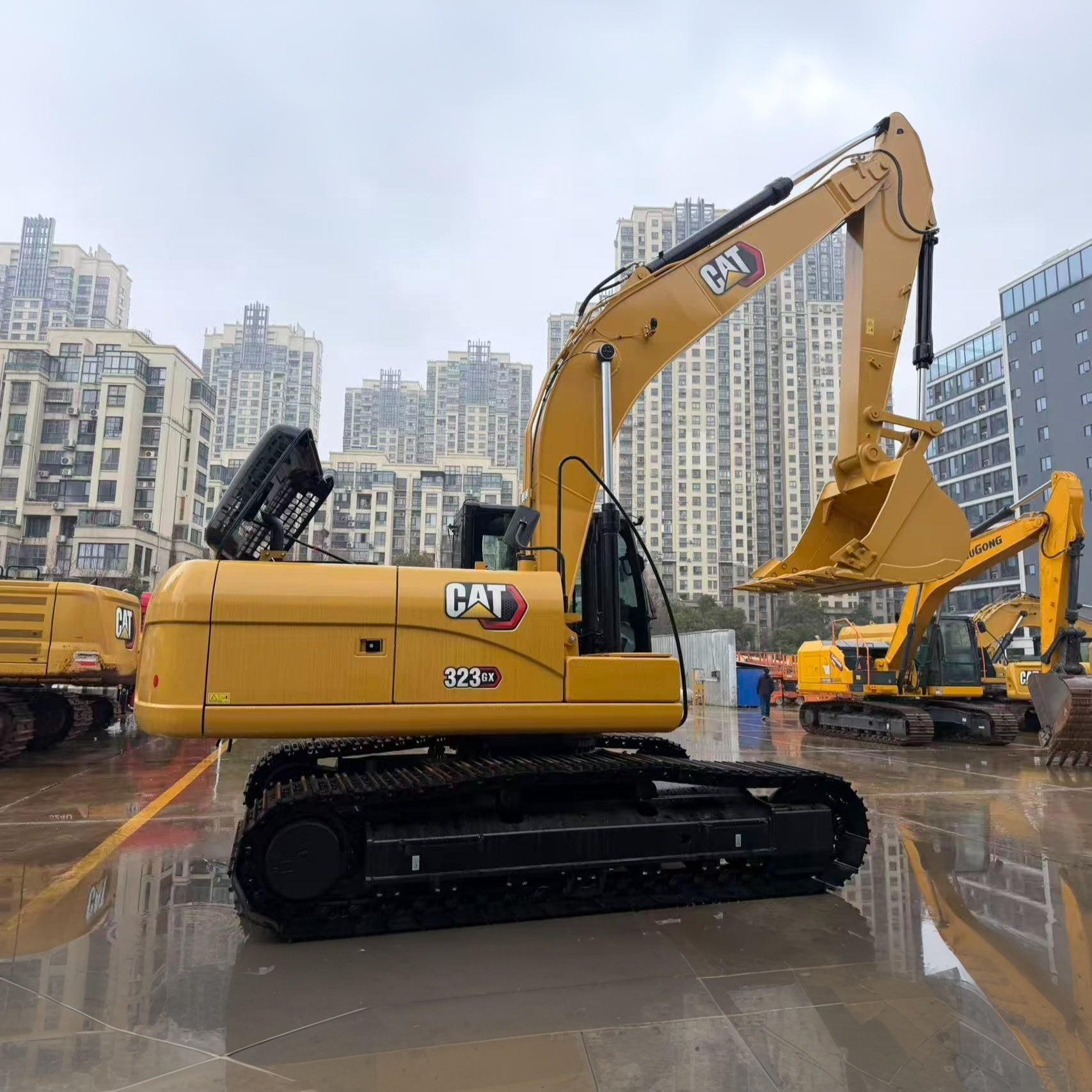 — Caterpillar 323GX