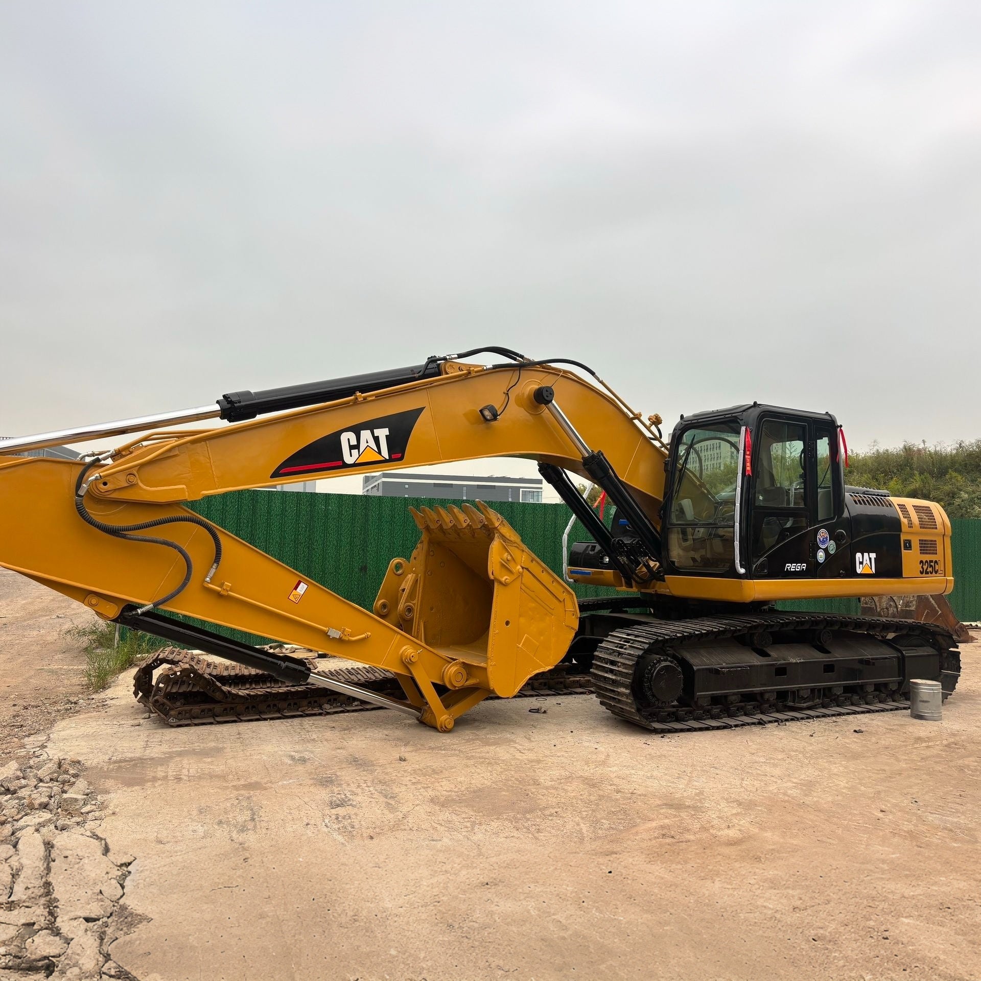 — Caterpillar 325CL