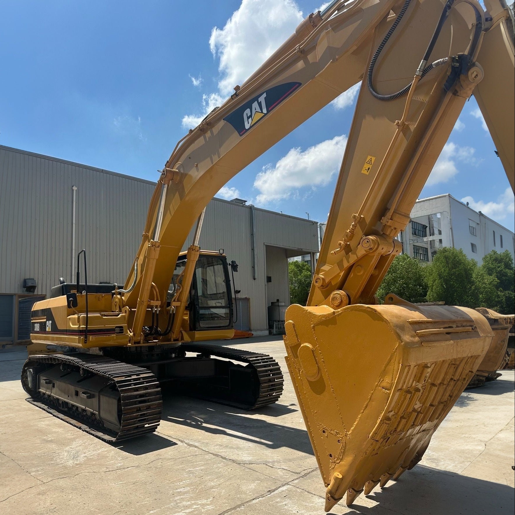 — Caterpillar 330BL