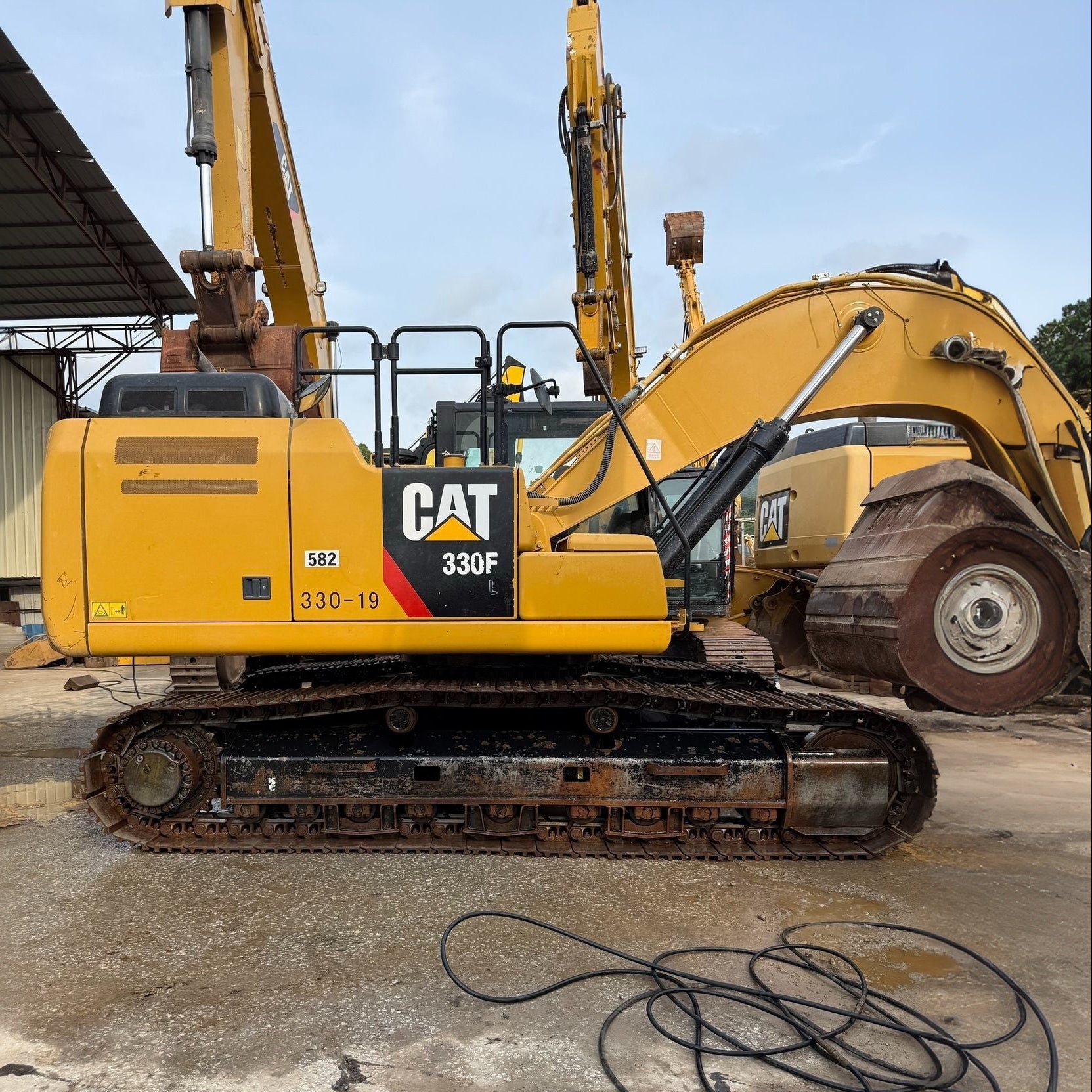 — Caterpillar 330FL